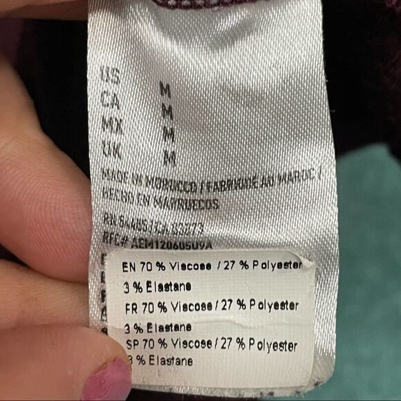 American Eagle Outfitters Solid Maroon Red V Neck Viscose Blend Sweater size M - Picture 4 of 11